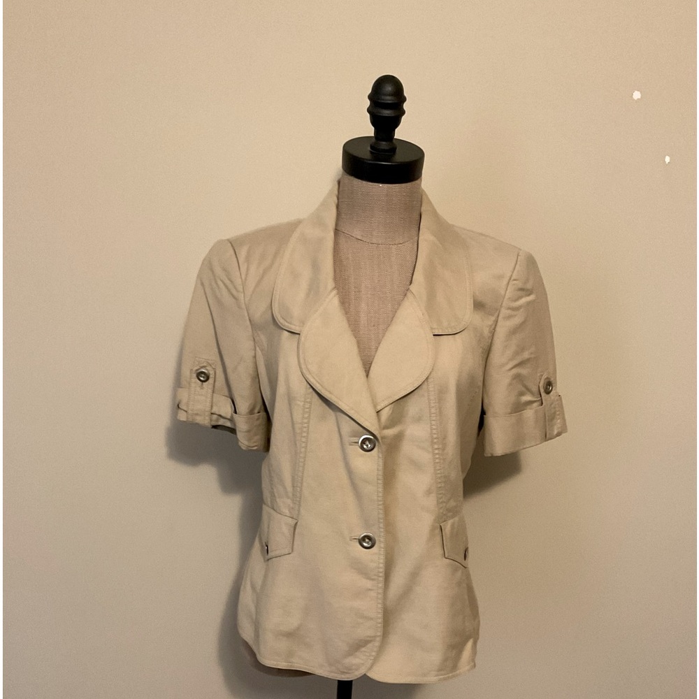 Like New worn once. Ellen Tracy Safari Short Sleeve Jacket Size. 12